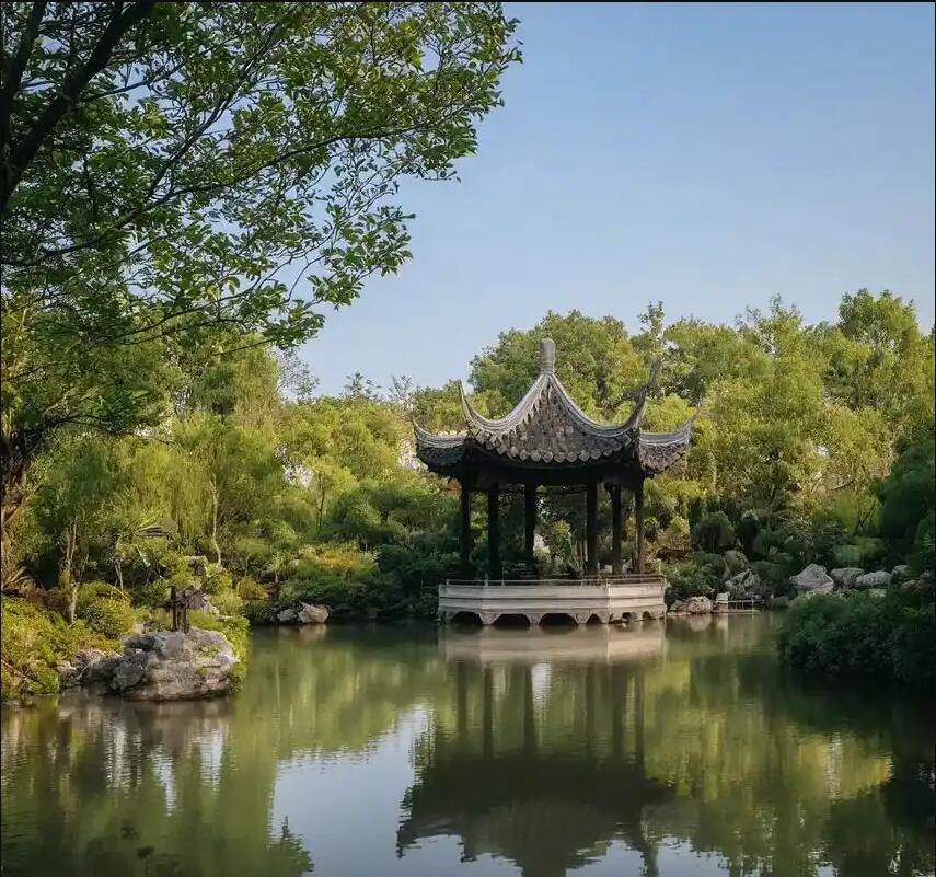 鹤峰县向珊餐饮有限公司